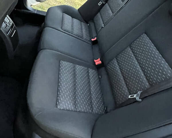 Білий Шкода Октавія, об'ємом двигуна 1.6 л та пробігом 257 тис. км за 7999 $, фото 28 на Automoto.ua