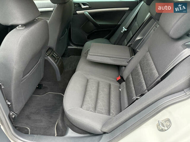 Белый Шкода Октавия, объемом двигателя 1.4 л и пробегом 231 тыс. км за 7000 $, фото 28 на Automoto.ua