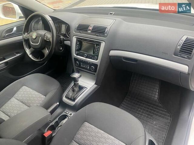 Білий Шкода Октавія, об'ємом двигуна 1.4 л та пробігом 236 тис. км за 8200 $, фото 10 на Automoto.ua