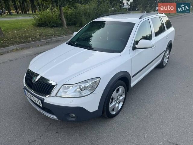 Білий Шкода Октавія, об'ємом двигуна 2 л та пробігом 261 тис. км за 10300 $, фото 1 на Automoto.ua
