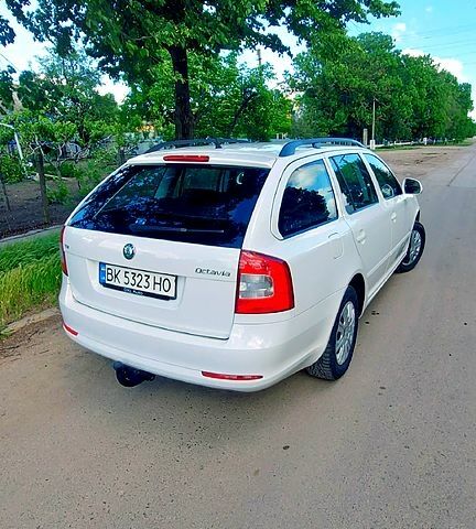 Белый Шкода Октавия, объемом двигателя 1.6 л и пробегом 231 тыс. км за 7700 $, фото 2 на Automoto.ua