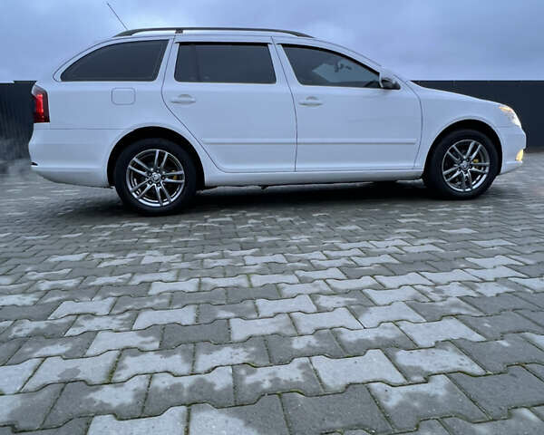 Белый Шкода Октавия, объемом двигателя 1.6 л и пробегом 245 тыс. км за 8200 $, фото 11 на Automoto.ua