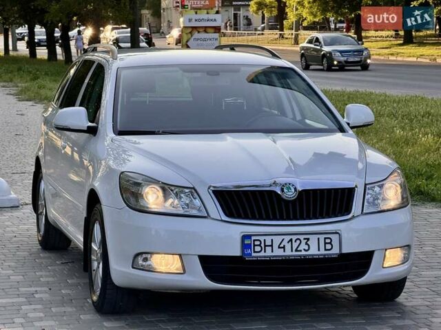 Белый Шкода Октавия, объемом двигателя 1.2 л и пробегом 167 тыс. км за 6999 $, фото 1 на Automoto.ua