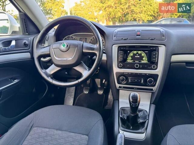 Белый Шкода Октавия, объемом двигателя 1.2 л и пробегом 167 тыс. км за 6999 $, фото 66 на Automoto.ua