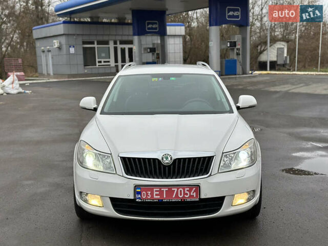 Белый Шкода Октавия, объемом двигателя 2 л и пробегом 217 тыс. км за 9999 $, фото 2 на Automoto.ua
