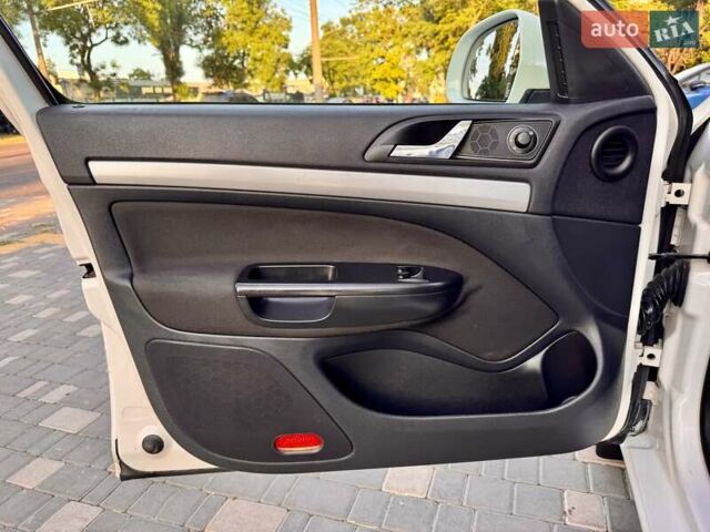 Белый Шкода Октавия, объемом двигателя 1.2 л и пробегом 167 тыс. км за 6999 $, фото 49 на Automoto.ua