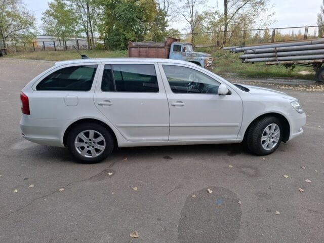 Белый Шкода Октавия, объемом двигателя 1.6 л и пробегом 240 тыс. км за 9200 $, фото 6 на Automoto.ua