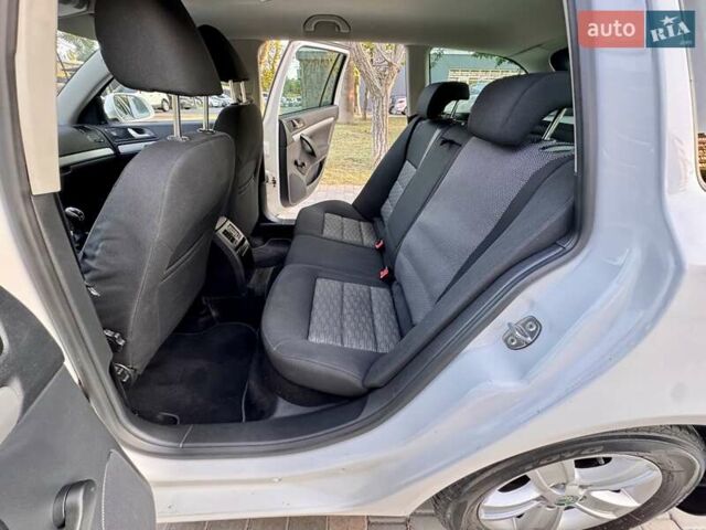 Белый Шкода Октавия, объемом двигателя 1.2 л и пробегом 167 тыс. км за 6999 $, фото 57 на Automoto.ua