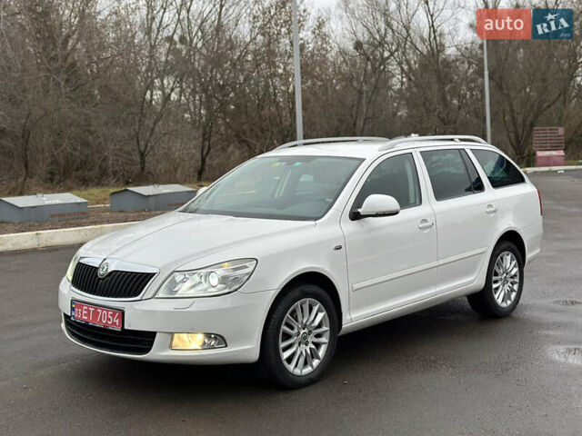Белый Шкода Октавия, объемом двигателя 2 л и пробегом 217 тыс. км за 9999 $, фото 1 на Automoto.ua