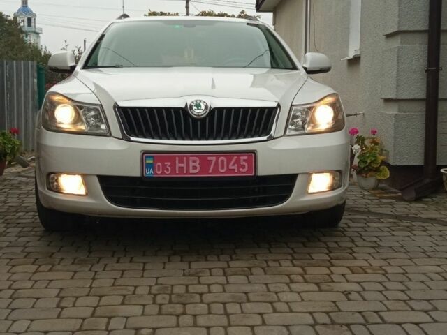 Белый Шкода Октавия, объемом двигателя 2 л и пробегом 261 тыс. км за 9300 $, фото 3 на Automoto.ua