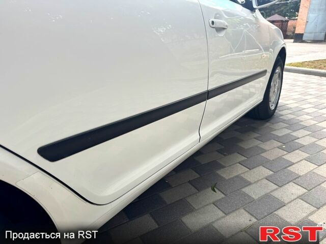 Белый Шкода Октавия, объемом двигателя 1.6 л и пробегом 270 тыс. км за 5999 $, фото 5 на Automoto.ua