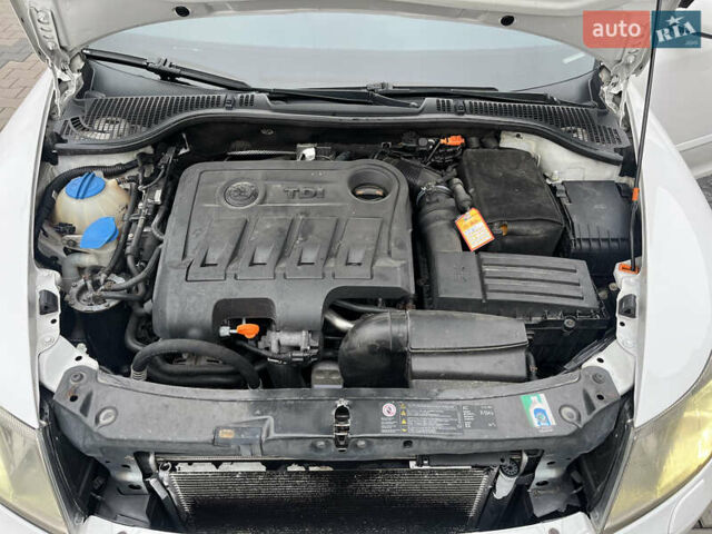 Білий Шкода Октавія, об'ємом двигуна 2 л та пробігом 362 тис. км за 8888 $, фото 26 на Automoto.ua