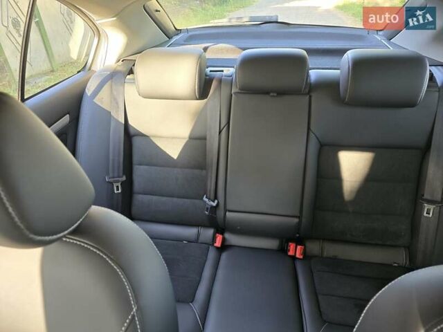 Белый Шкода Октавия, объемом двигателя 1.6 л и пробегом 260 тыс. км за 8600 $, фото 9 на Automoto.ua