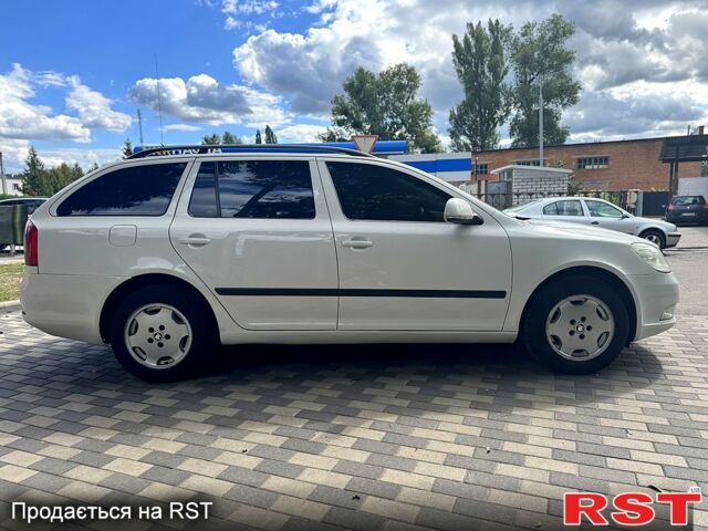 Белый Шкода Октавия, объемом двигателя 1.6 л и пробегом 270 тыс. км за 5999 $, фото 1 на Automoto.ua