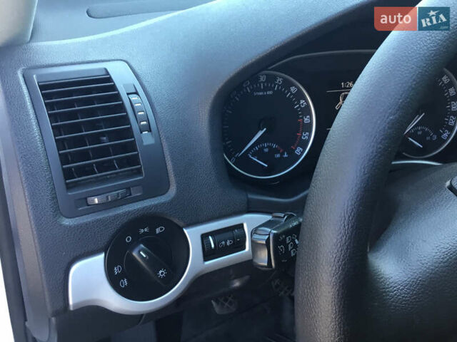 Білий Шкода Октавія, об'ємом двигуна 1.6 л та пробігом 282 тис. км за 7200 $, фото 8 на Automoto.ua