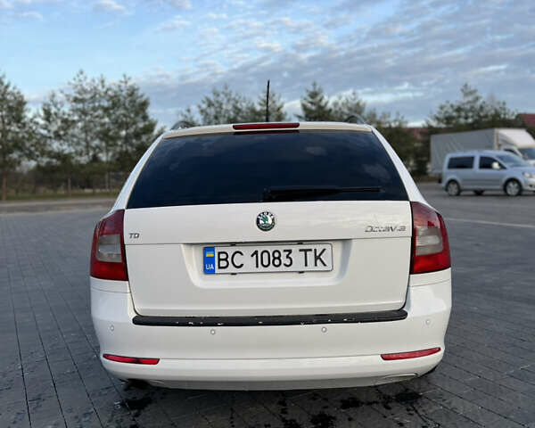 Білий Шкода Октавія, об'ємом двигуна 1.6 л та пробігом 235 тис. км за 7800 $, фото 8 на Automoto.ua