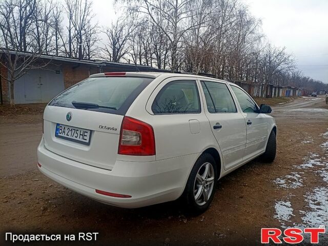 Белый Шкода Октавия, объемом двигателя 1.2 л и пробегом 221 тыс. км за 7300 $, фото 2 на Automoto.ua