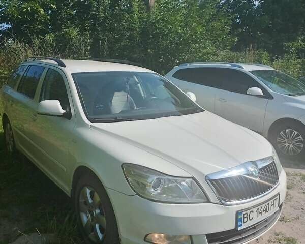 Белый Шкода Октавия, объемом двигателя 1.6 л и пробегом 335 тыс. км за 8000 $, фото 3 на Automoto.ua