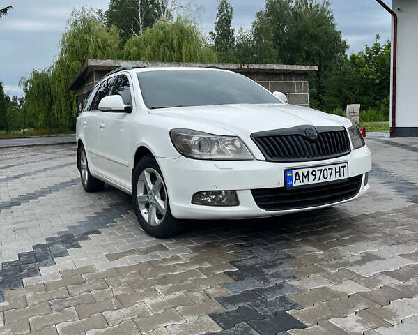 Белый Шкода Октавия, объемом двигателя 1.97 л и пробегом 346 тыс. км за 9399 $, фото 1 на Automoto.ua