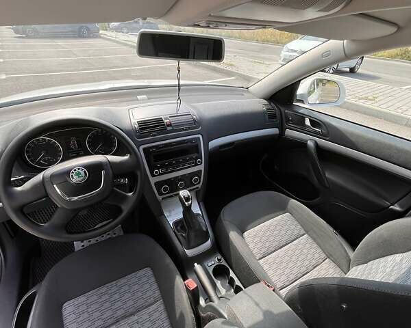 Білий Шкода Октавія, об'ємом двигуна 1.6 л та пробігом 223 тис. км за 7500 $, фото 79 на Automoto.ua