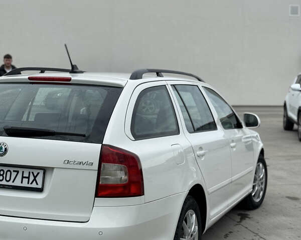 Белый Шкода Октавия, объемом двигателя 1.4 л и пробегом 223 тыс. км за 7500 $, фото 5 на Automoto.ua