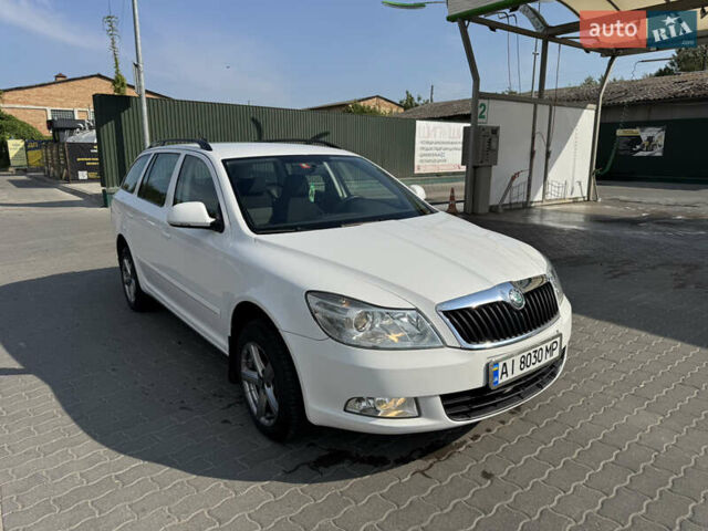 Білий Шкода Октавія, об'ємом двигуна 1.6 л та пробігом 272 тис. км за 7600 $, фото 23 на Automoto.ua