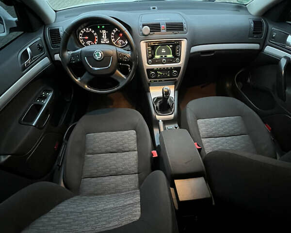 Белый Шкода Октавия, объемом двигателя 1.6 л и пробегом 245 тыс. км за 8200 $, фото 49 на Automoto.ua