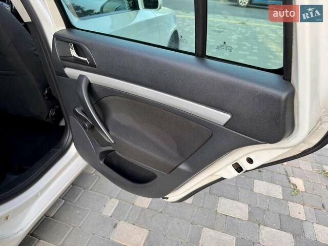 Белый Шкода Октавия, объемом двигателя 1.2 л и пробегом 167 тыс. км за 6999 $, фото 65 на Automoto.ua