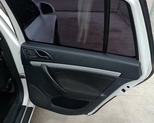 Белый Шкода Октавия, объемом двигателя 1.8 л и пробегом 254 тыс. км за 8200 $, фото 11 на Automoto.ua