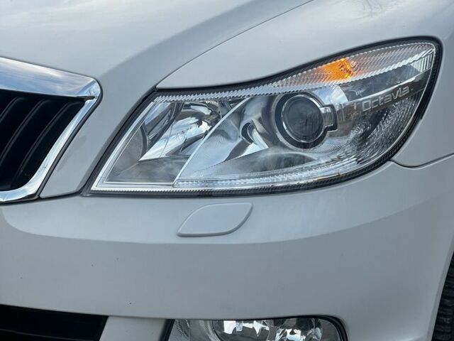 Белый Шкода Октавия, объемом двигателя 1.6 л и пробегом 286 тыс. км за 8100 $, фото 6 на Automoto.ua