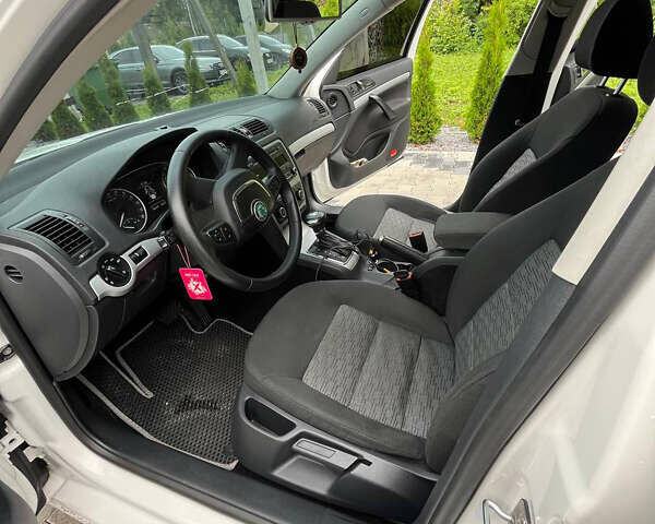 Белый Шкода Октавия, объемом двигателя 1.97 л и пробегом 346 тыс. км за 9399 $, фото 11 на Automoto.ua