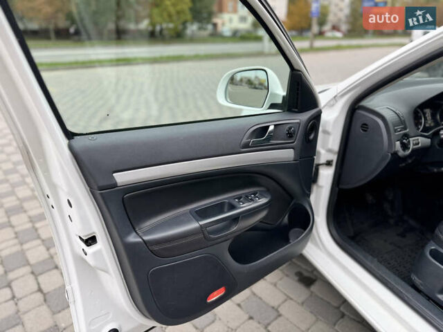 Білий Шкода Октавія, об'ємом двигуна 1.4 л та пробігом 239 тис. км за 6700 $, фото 16 на Automoto.ua