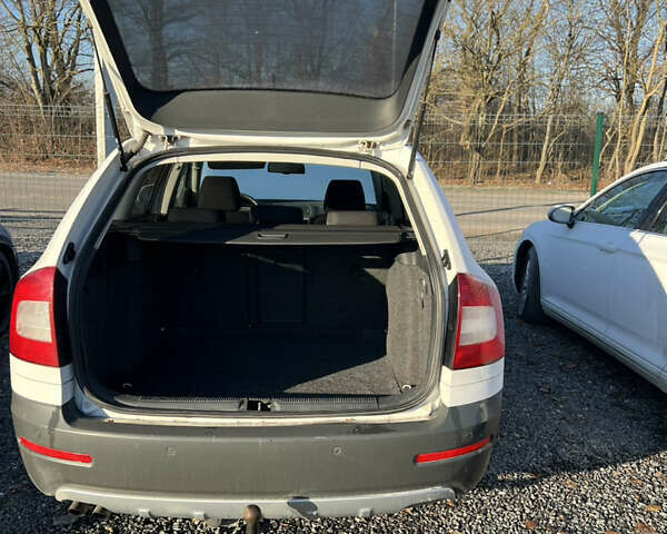 Белый Шкода Октавия, объемом двигателя 1.97 л и пробегом 280 тыс. км за 10000 $, фото 6 на Automoto.ua