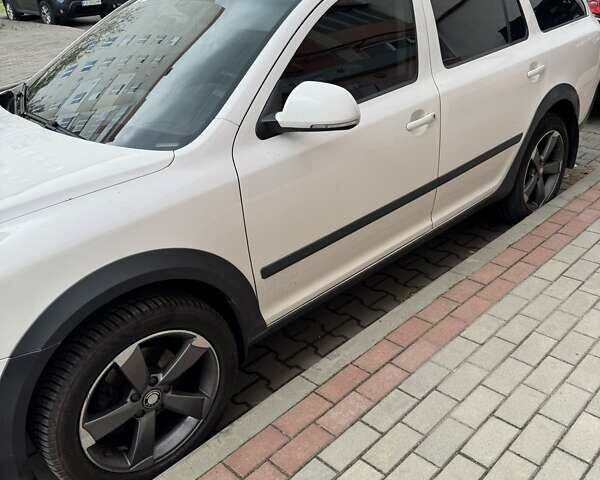 Белый Шкода Октавия, объемом двигателя 1.8 л и пробегом 220 тыс. км за 9499 $, фото 2 на Automoto.ua