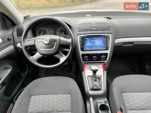 Белый Шкода Октавия, объемом двигателя 1.6 л и пробегом 239 тыс. км за 8650 $, фото 8 на Automoto.ua