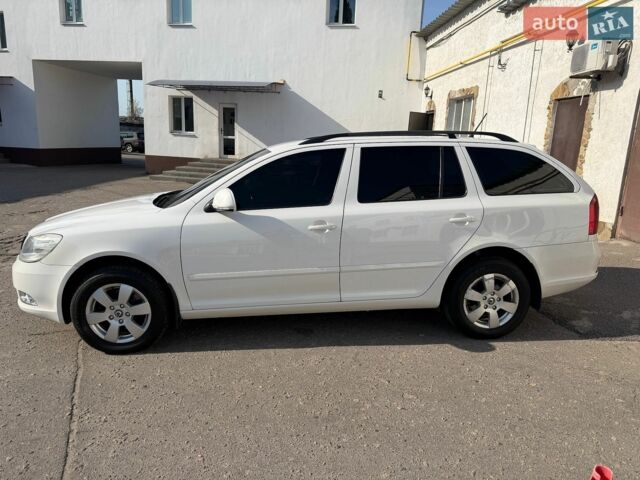 Белый Шкода Октавия, объемом двигателя 1.97 л и пробегом 323 тыс. км за 8500 $, фото 3 на Automoto.ua
