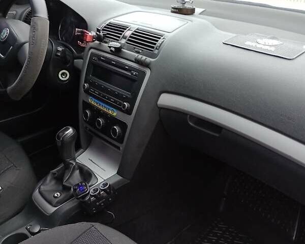 Белый Шкода Октавия, объемом двигателя 1.8 л и пробегом 254 тыс. км за 8200 $, фото 14 на Automoto.ua