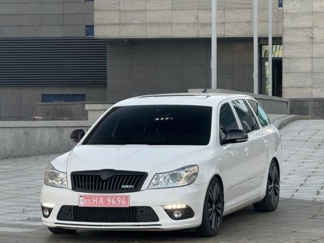Белый Шкода Октавия, объемом двигателя 2 л и пробегом 225 тыс. км за 10400 $, фото 1 на Automoto.ua