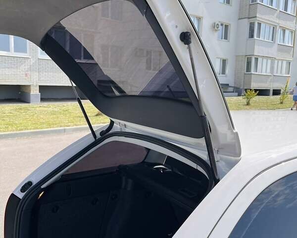 Білий Шкода Октавія, об'ємом двигуна 1.6 л та пробігом 223 тис. км за 7500 $, фото 71 на Automoto.ua