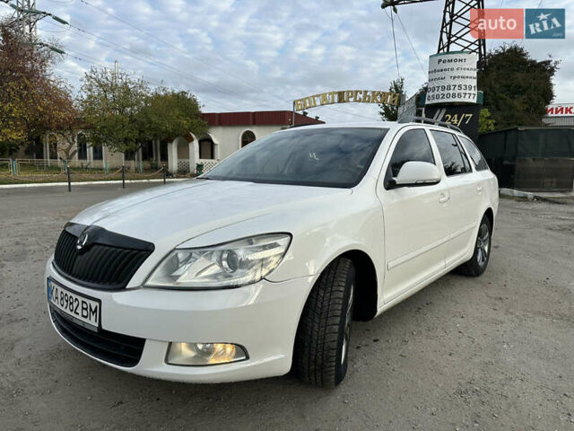 Белый Шкода Октавия, объемом двигателя 1.6 л и пробегом 375 тыс. км за 6500 $, фото 3 на Automoto.ua