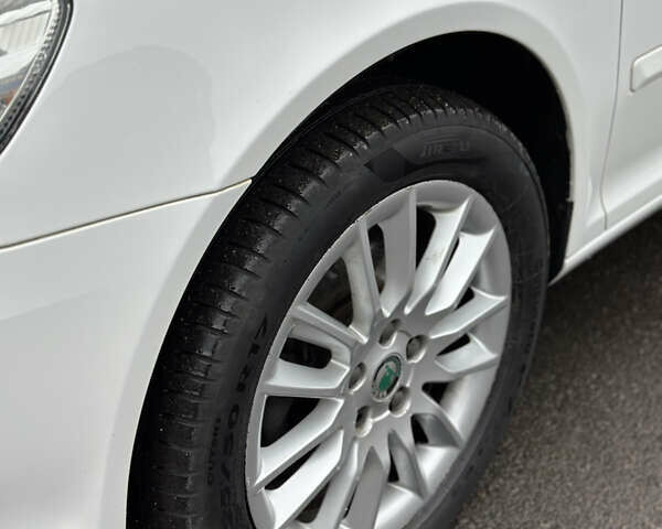 Белый Шкода Октавия, объемом двигателя 2 л и пробегом 217 тыс. км за 9999 $, фото 6 на Automoto.ua