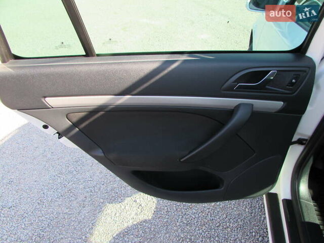 Білий Шкода Октавія, об'ємом двигуна 1.39 л та пробігом 204 тис. км за 8500 $, фото 9 на Automoto.ua