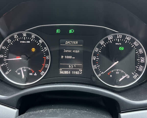 Білий Шкода Октавія, об'ємом двигуна 2 л та пробігом 362 тис. км за 8888 $, фото 23 на Automoto.ua