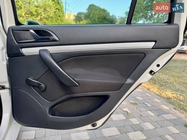 Белый Шкода Октавия, объемом двигателя 1.2 л и пробегом 167 тыс. км за 6999 $, фото 62 на Automoto.ua