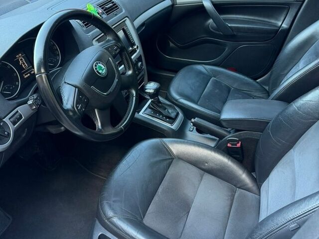 Белый Шкода Октавия, объемом двигателя 1.8 л и пробегом 188 тыс. км за 8900 $, фото 30 на Automoto.ua