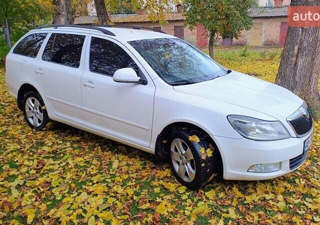 Шкода Октавия 2012 в Виннице на Automoto.ua Белый Шкода Октавия, объемом двигателя 1.6 л и пробегом 246 тыс. км за 7700 $, фото 16 на Automoto.ua