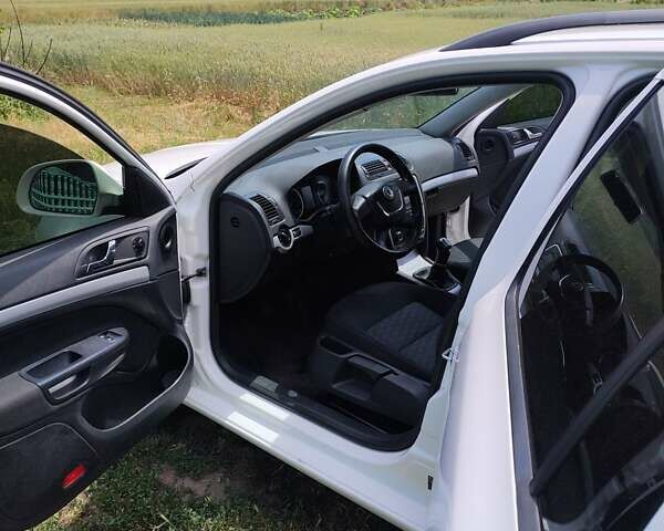 Белый Шкода Октавия, объемом двигателя 1.8 л и пробегом 245 тыс. км за 6700 $, фото 4 на Automoto.ua