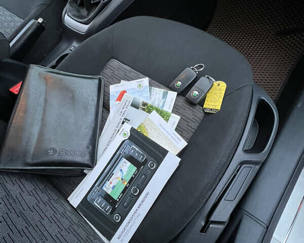 Белый Шкода Октавия, объемом двигателя 1.6 л и пробегом 245 тыс. км за 8200 $, фото 46 на Automoto.ua