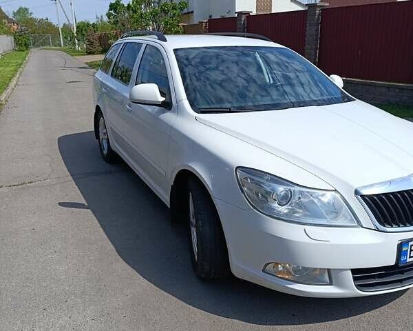Белый Шкода Октавия, объемом двигателя 1.6 л и пробегом 253 тыс. км за 7490 $, фото 3 на Automoto.ua