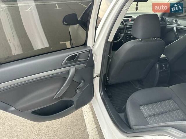 Білий Шкода Октавія, об'ємом двигуна 1.6 л та пробігом 280 тис. км за 5700 $, фото 11 на Automoto.ua
